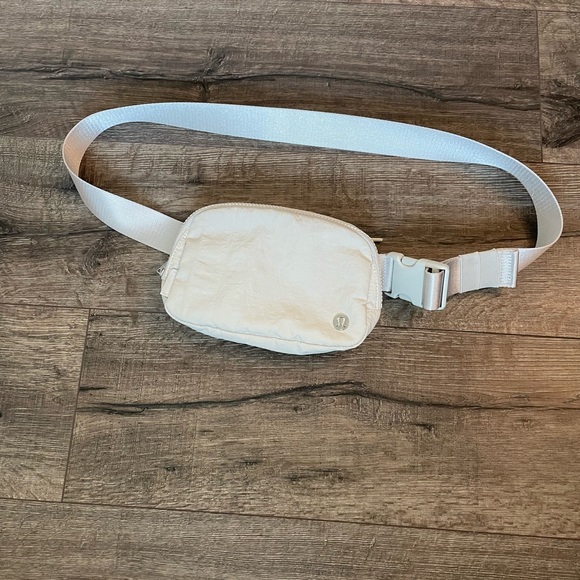 lululemon athletica Handbags - Lululemon everywhere belt bag 1L